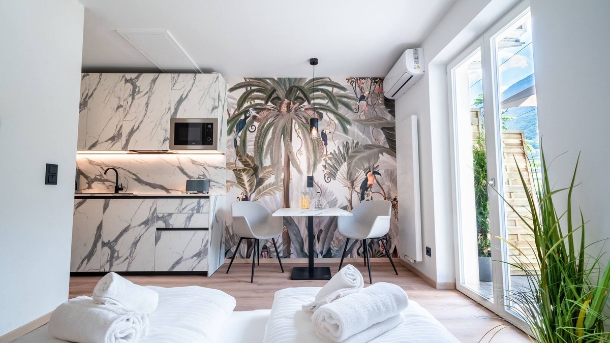 Seestrasse Apartment | Modern apartment with panoramic views & free lake access