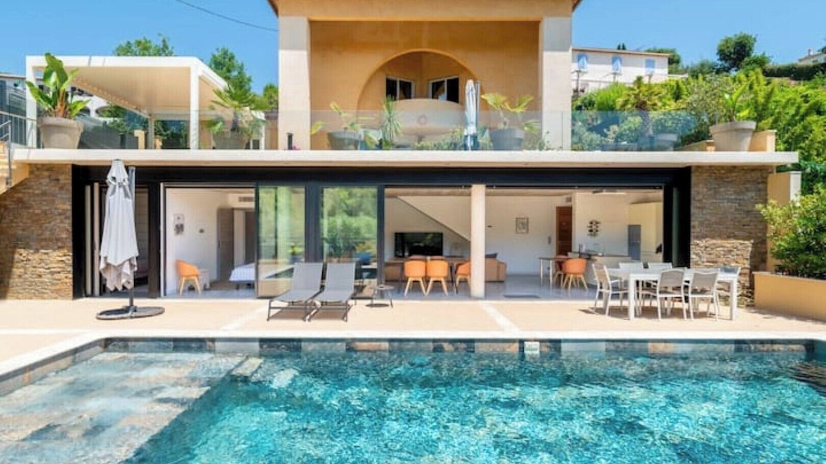 Biot Apartment | Modern Apartment With Private Swimming Pool