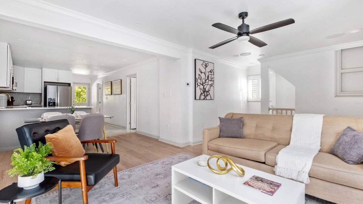 Cherrydale Apartment | Modern Apt | 15 Min to DC | Private Balcony