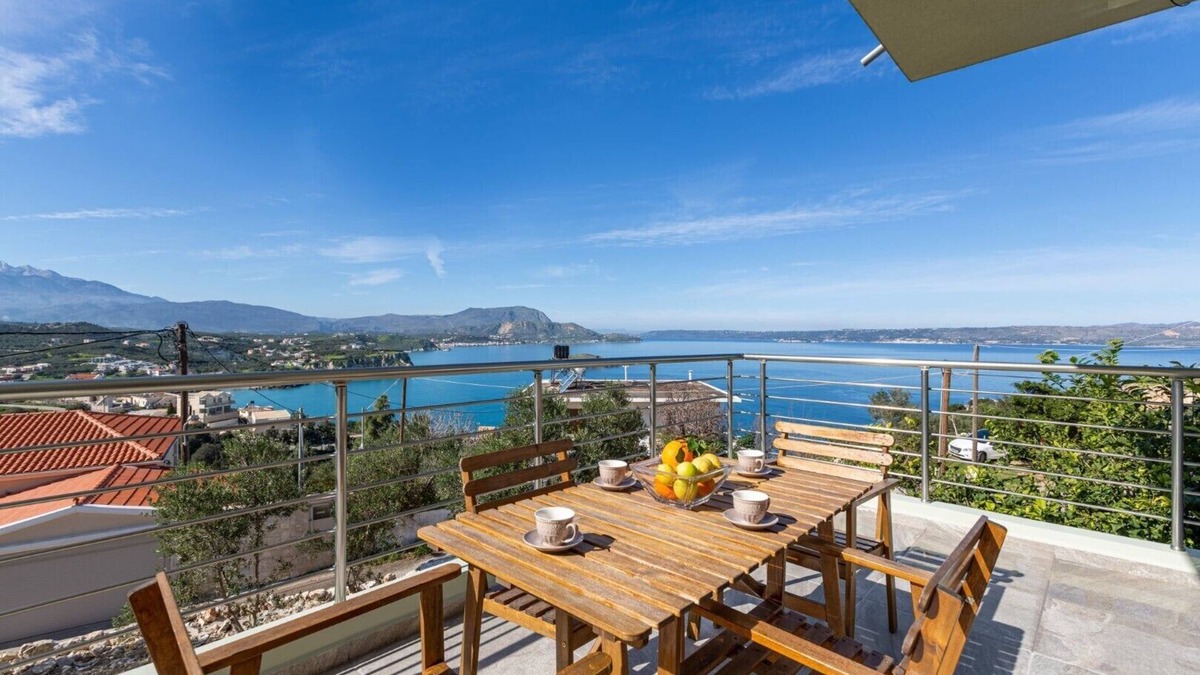 Plaka Apartment | Modern Apt 170 m2 ★ Walking to Tavernas & Grocery ★ Top sea view ★ 4 Bedrooms