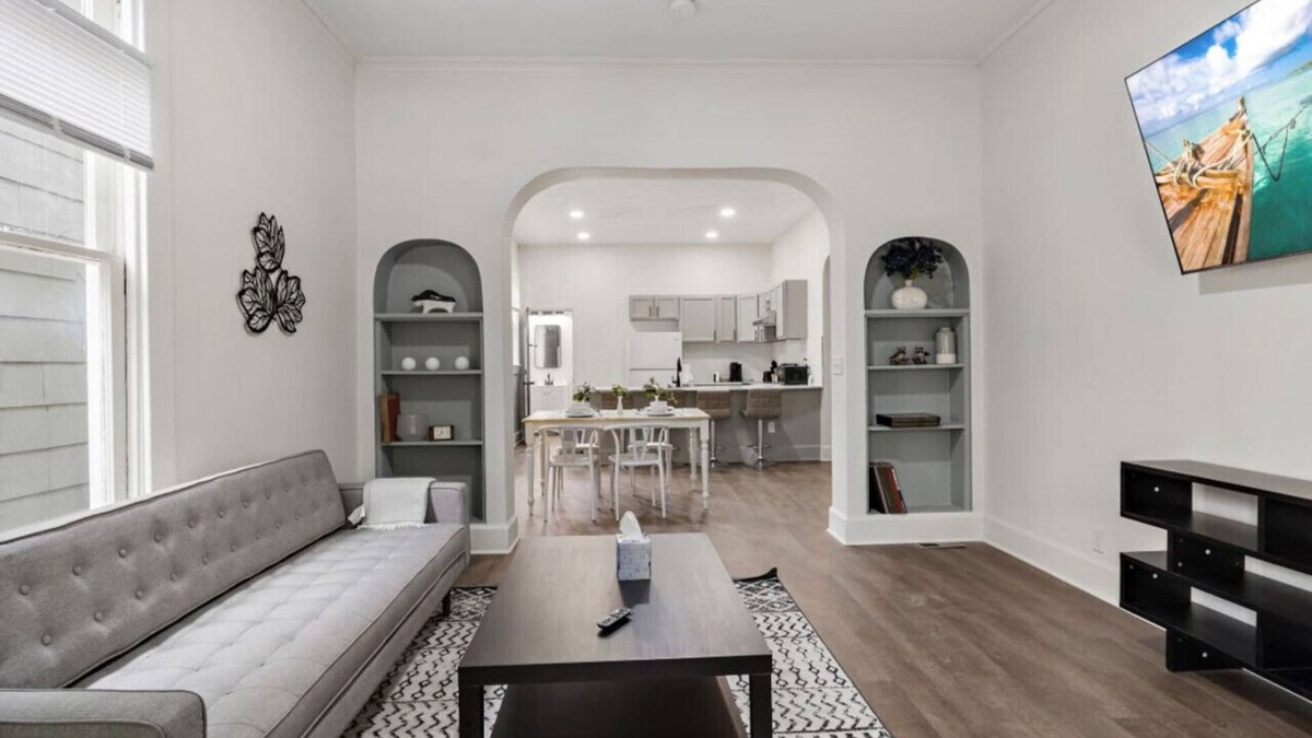 Herron Morton House | Modern Apt. | Downtown Charm | Ideal Location