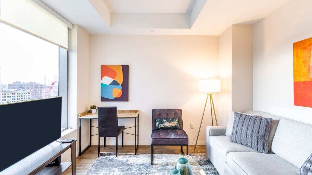 Seaport District Apartment | Modern Apt with City Views and Gym