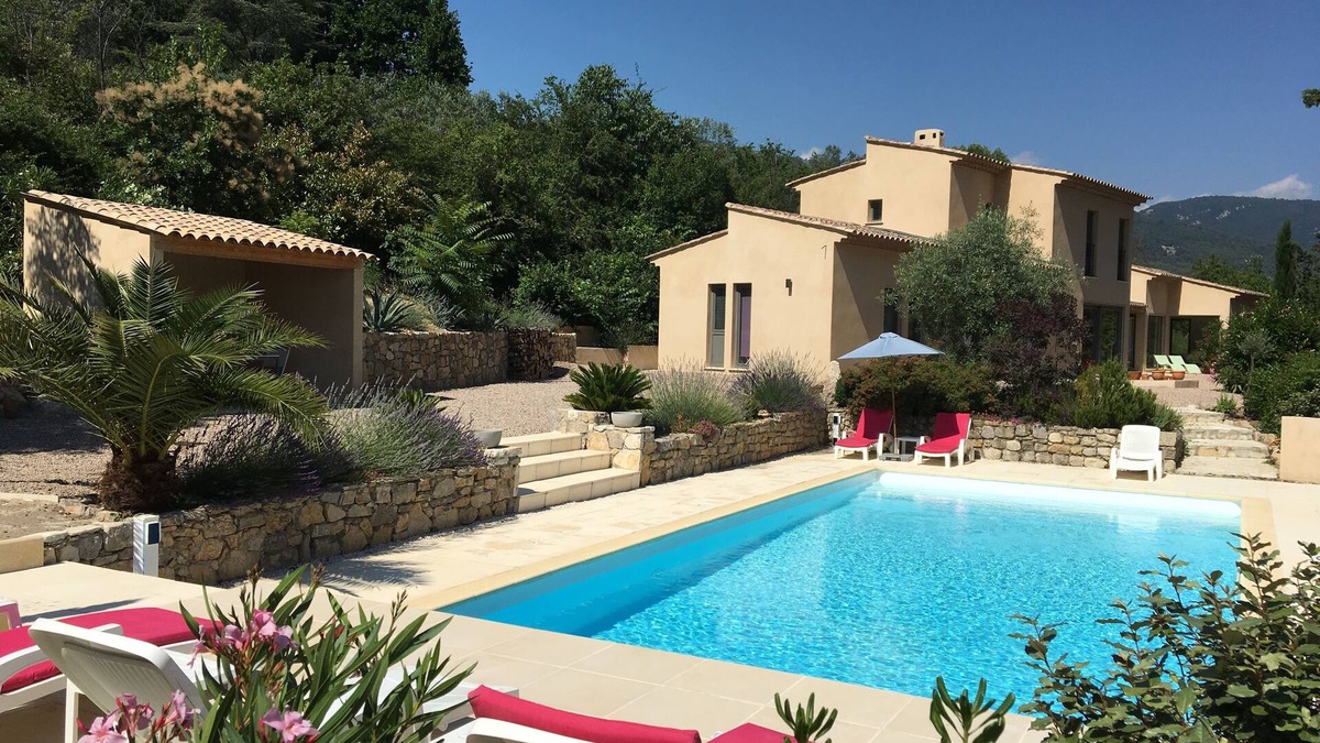 Bargemon Villa | Modern architect-designed villa in a green setting in Bargemon