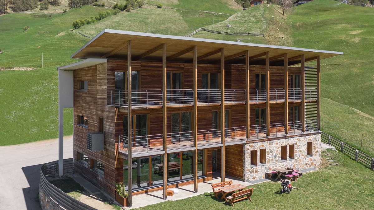 Malles Venosta Apartment | Modern architecture & contemporary home design Bioland farm in Vinschgau Valley