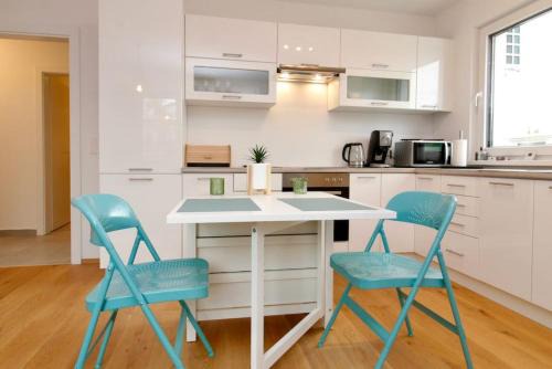 Wittau Apartment | Modern Balcony Apartment with free Parking