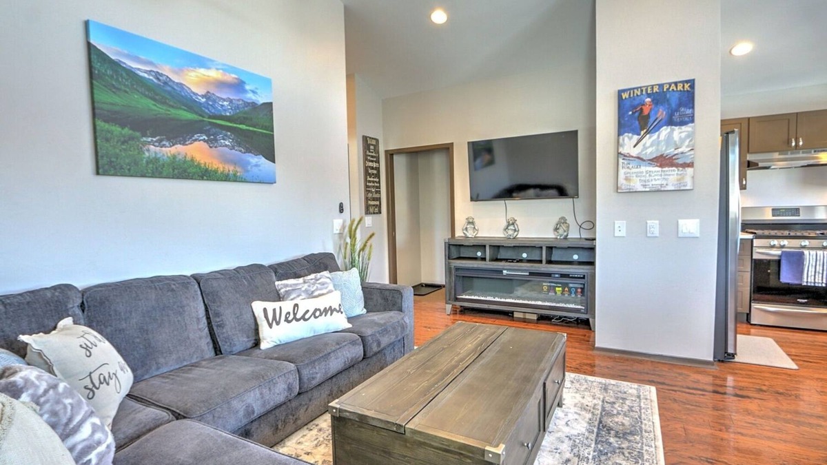 Glenwood Springs Apartment | Modern Barn Apartment w/Fireplace & Grill, MTN Views, Near Town, 6 mi. to Skiing