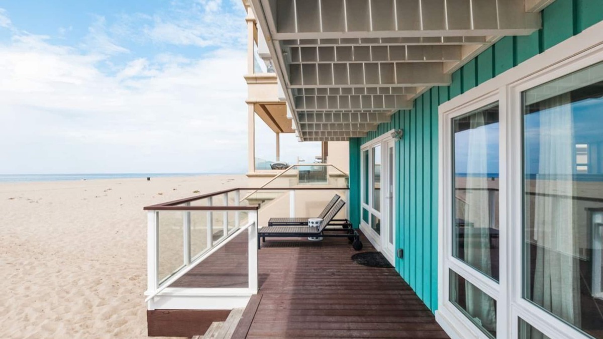 Oxnard Shores House | Modern Beach Front Bungalow