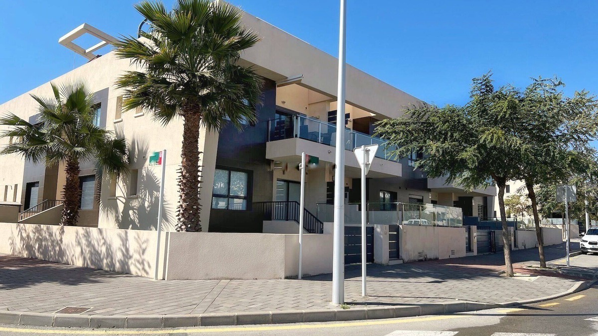 Pueblo Latino Condo | Modern Beach Home + Roof Terrace