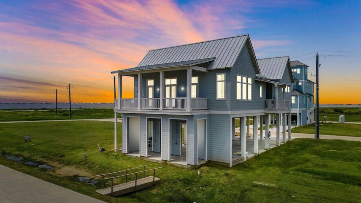 Galveston House | Modern Beach Home with Stunning West Bay Views