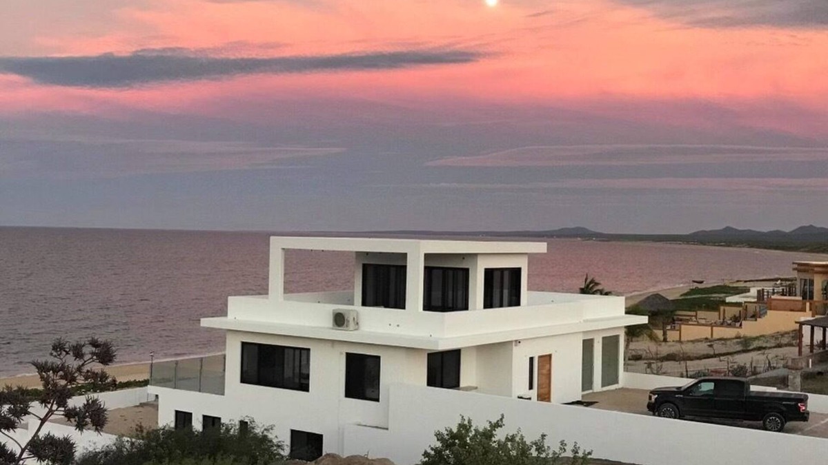 La Ventana House | Modern beachfront 4 bedroom home w/pool and hot tub - South Beach La Ventana
