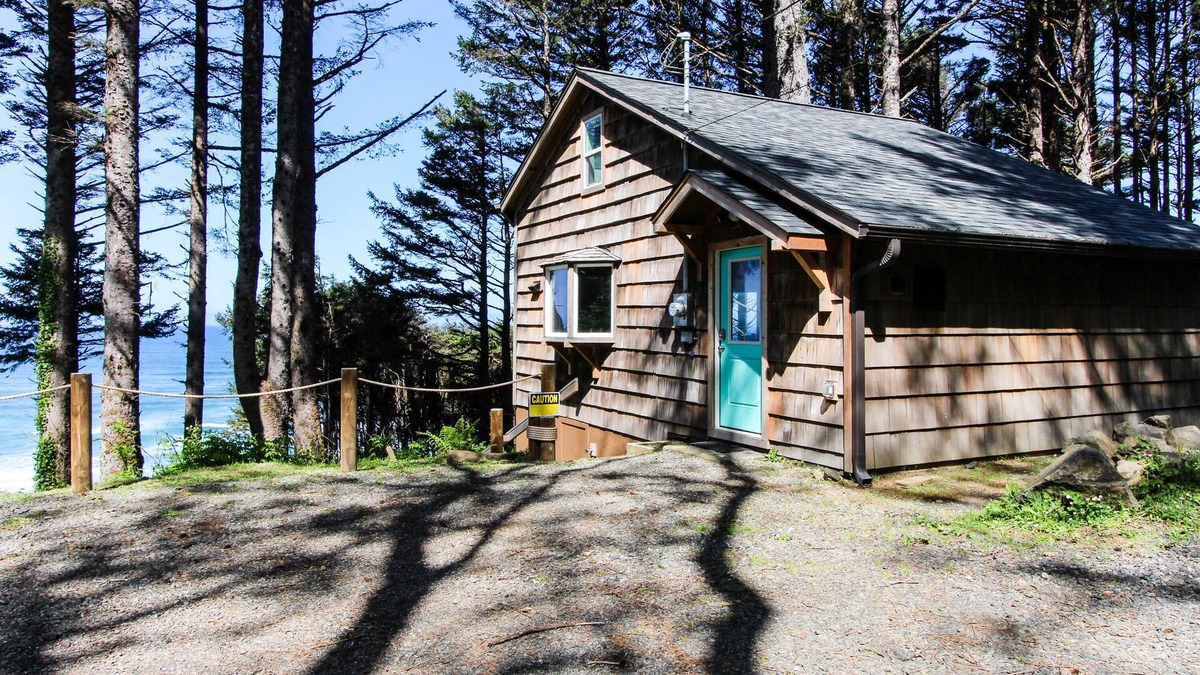 Yachats Cabin | Modern beachfront cabin south of Yachats - lovely ocean views, deck & firepit