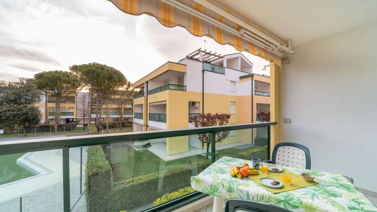 Bibione Lido del Sole Apartment | Modern beachfront holiday apartment with pool