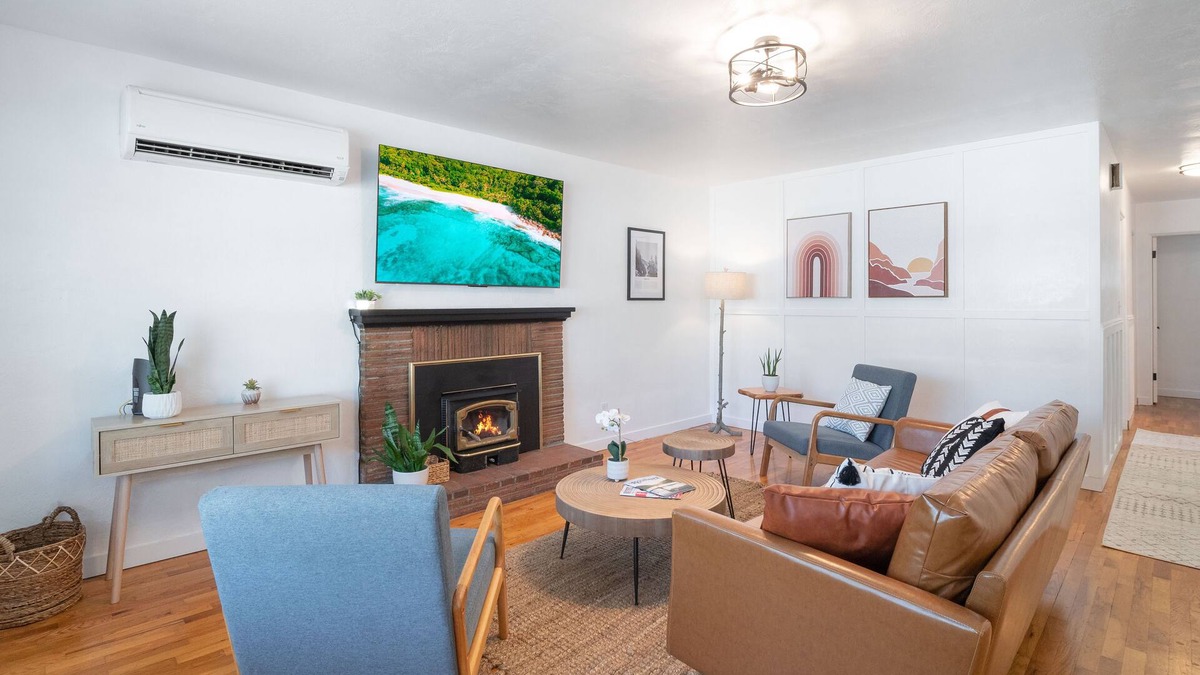 Roseburg House | Modern Bliss: Chic Retreat w/Stylish Amenities, Ideal for Vacation & Family Fun
