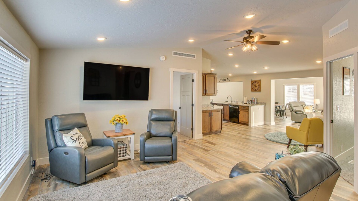 Bloomington House | Modern Bloomington Home ~ 10 Mi to Bear Lake!