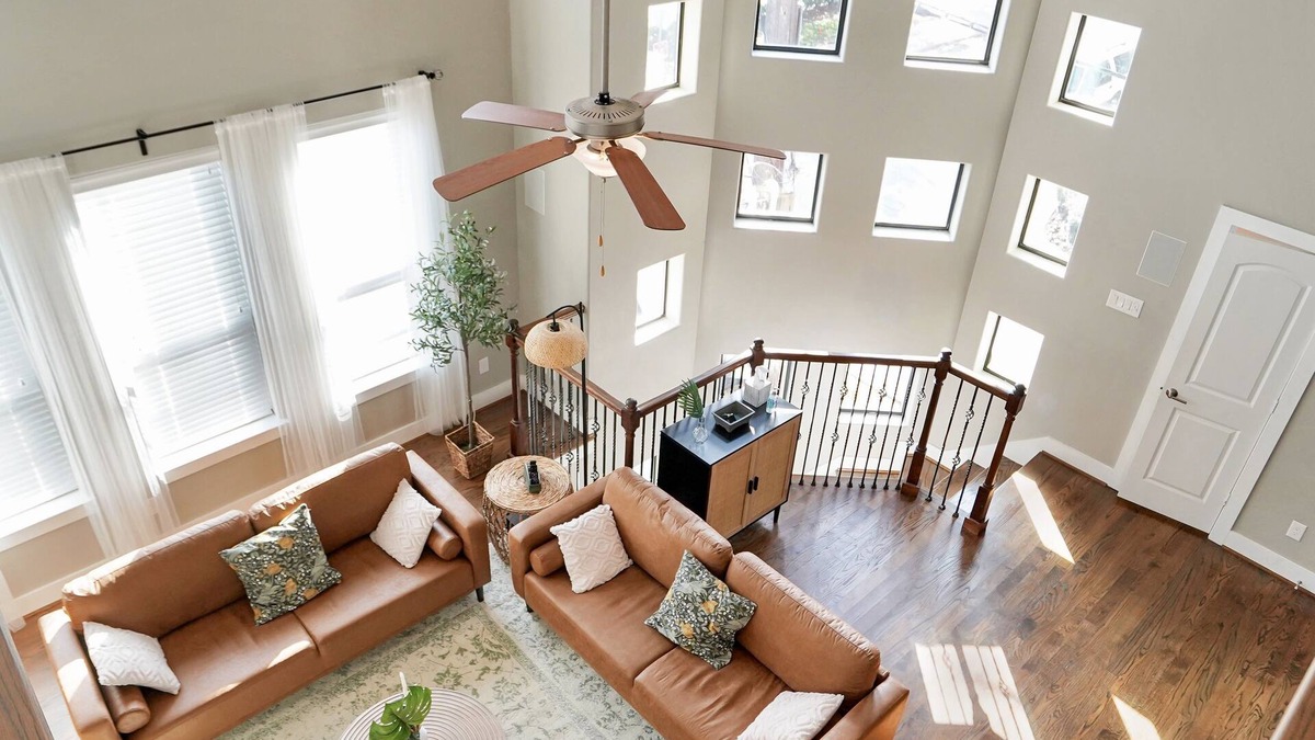 Montrose House | Modern Boho Chic | Downtown View | King Bed | 4BR