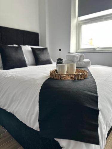 Borehamwood Apartment | Modern Borehamwood Flat - 2 Min Walk to Station