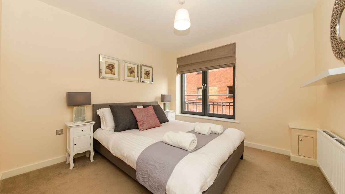 Diglis Apartment | Modern & Bright, 2Bd Waterfront Location, Parking