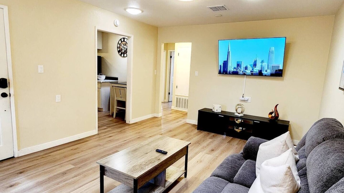 The Villas Apartment | Modern & Bright 2BR Santana Row | Silicon Valley Stay