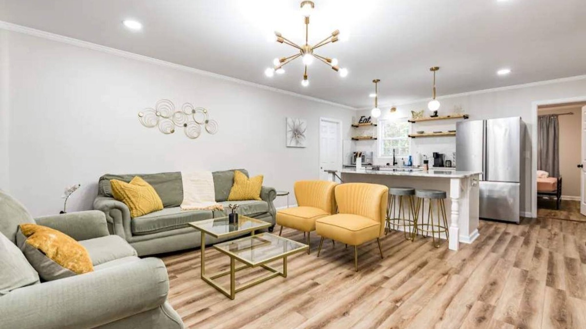 Downtown House | Modern bungalow in the heart of Raleigh w King bed