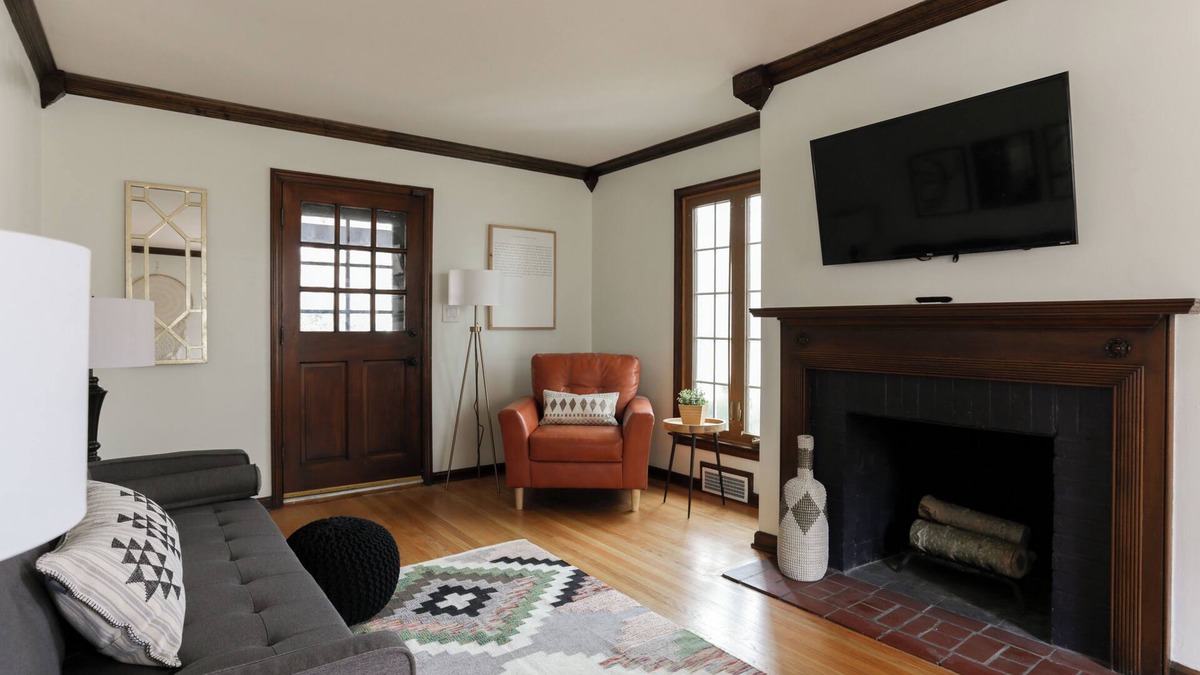 Roeland Park House | Modern Bungalow in Cedar St