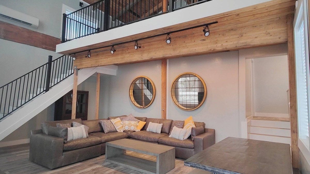 St. Anthony Cabin | Modern Bunkhouse located in the heart of activity for large groups
