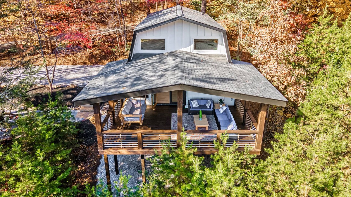 Hiawassee Cabin | Modern Cabin, Great View, Pet-Friendly, Close to town