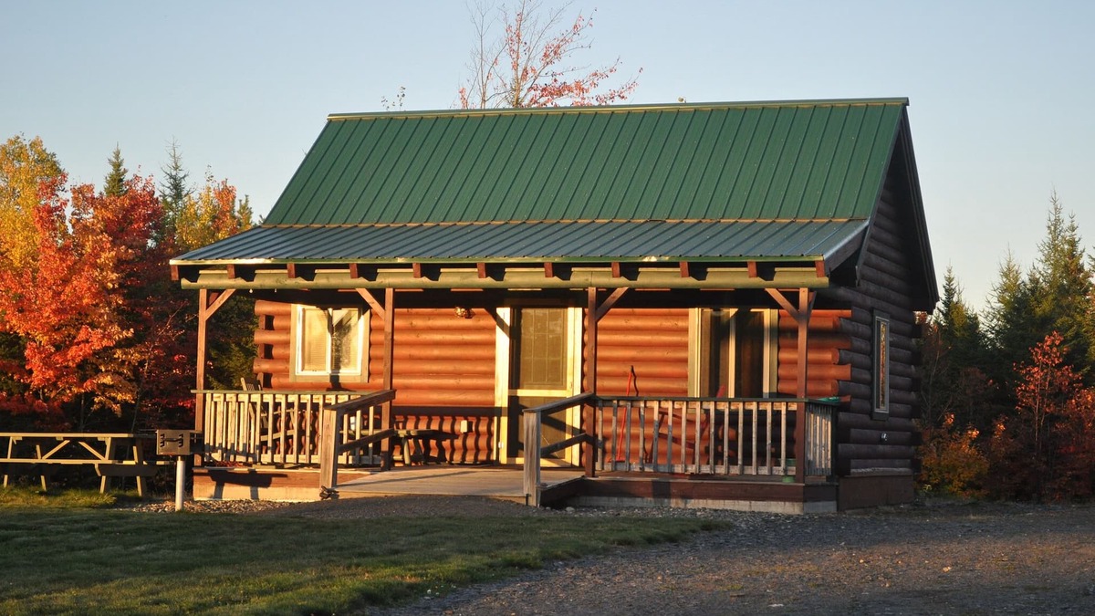 East Corinth Cabin | Modern cabin, large interior space, sleeps 6.