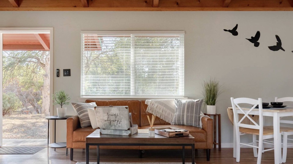 Ahwahnee Cabin | Modern Cabin with Private Jacuzzi - Casa de Manzanita