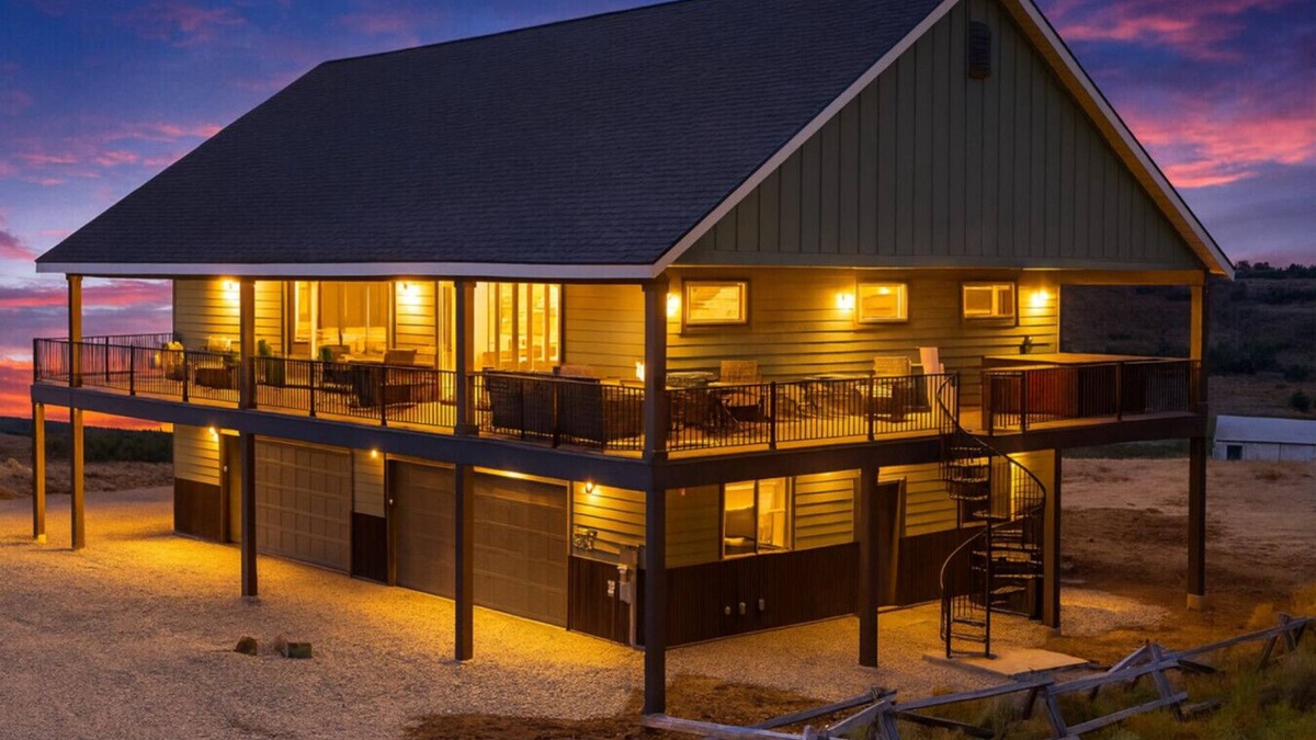 Helper Cabin | Modern cabin with private dock