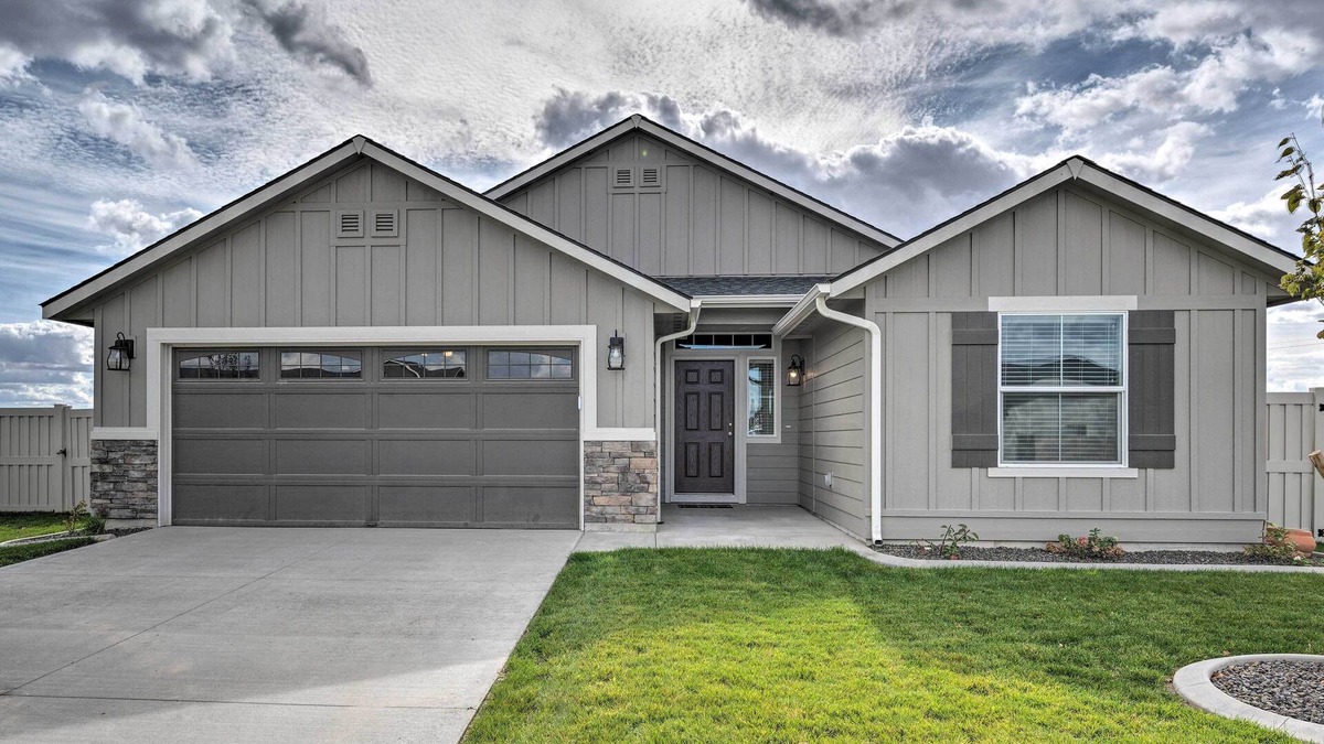Caldwell House | Modern Caldwell House w/Yard & Furnished Patio!