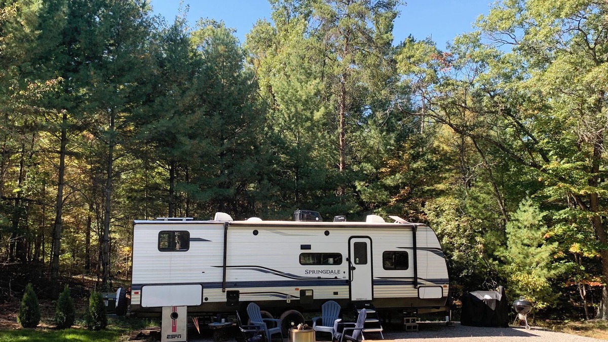 Lyndon Station RV Rental | Modern Camper - Castle Rock Lake - WI Dells - Boat Rental - Dog Friendly.