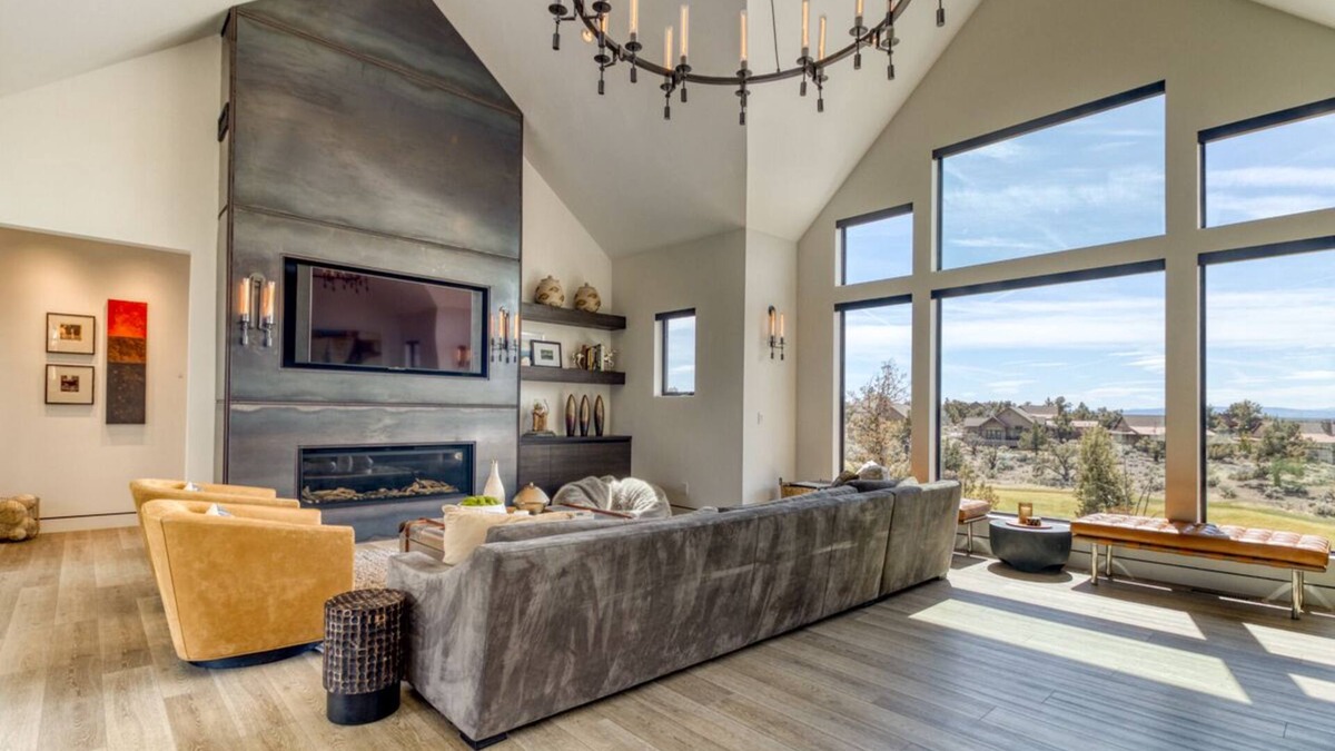Powell Butte House | Modern Central Oregon home located in the Brasada Ranch resort neighborhood.