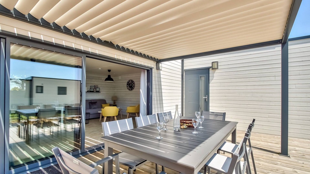 Bretignolles-sur-Mer Ski Chalet | Modern chalet for 8, residence with heated pool