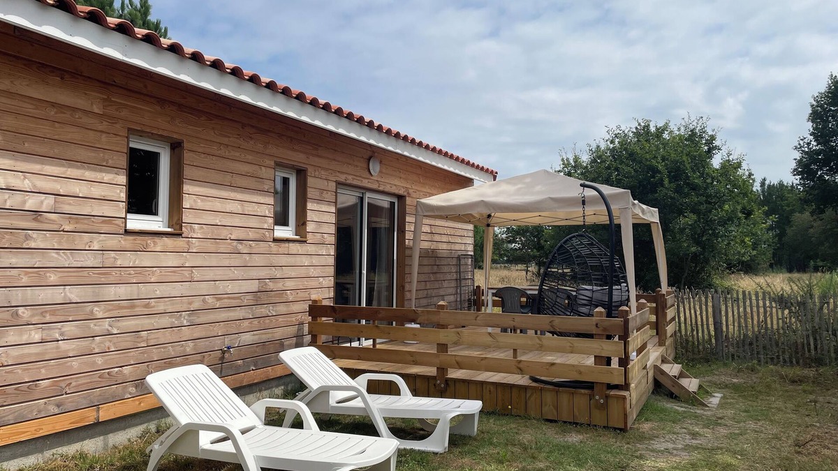 Hourtin Ski Chalet | Modern chalet 100 m from cycle paths, ideal for families or couples. Pets ok