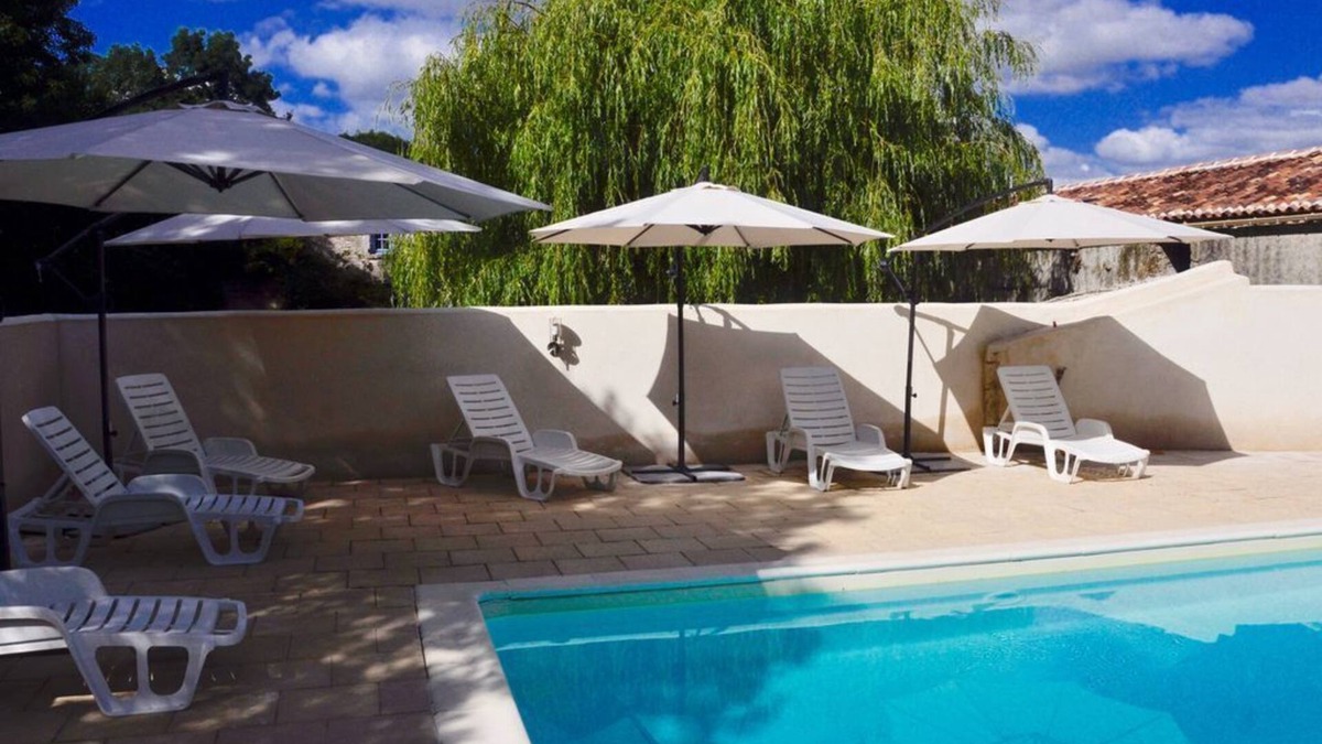 Nere Cottage | Modern Charentais gîte, heated pool, free wifi. Kids can be kids & adults relax