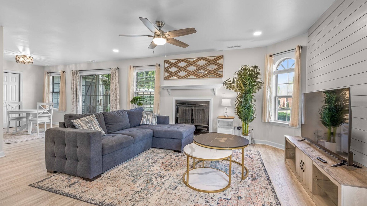 Norfolk - Virginia Beach Condo | Modern Chic Family Condo