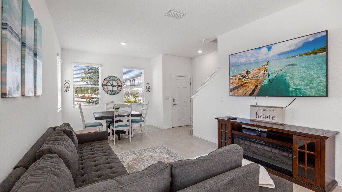 Sarasota House | Modern Chic Sunshine Oasis in Gorgeous Skye Ranch Sarasota w/Large Heated Pool