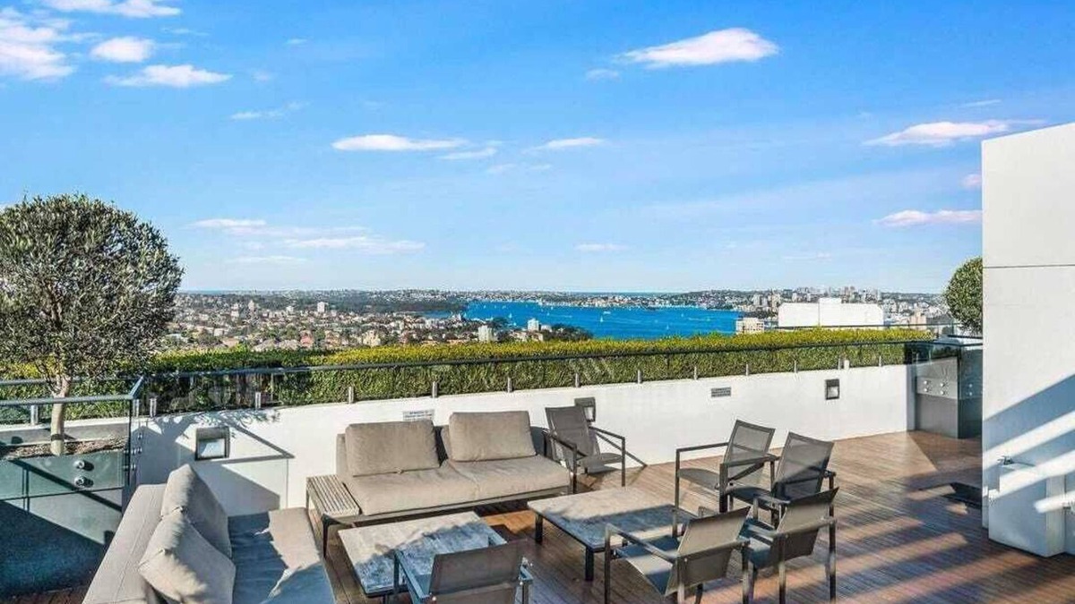 North Sydney Apartment | Modern City Pad with Rooftop Pool and Gym