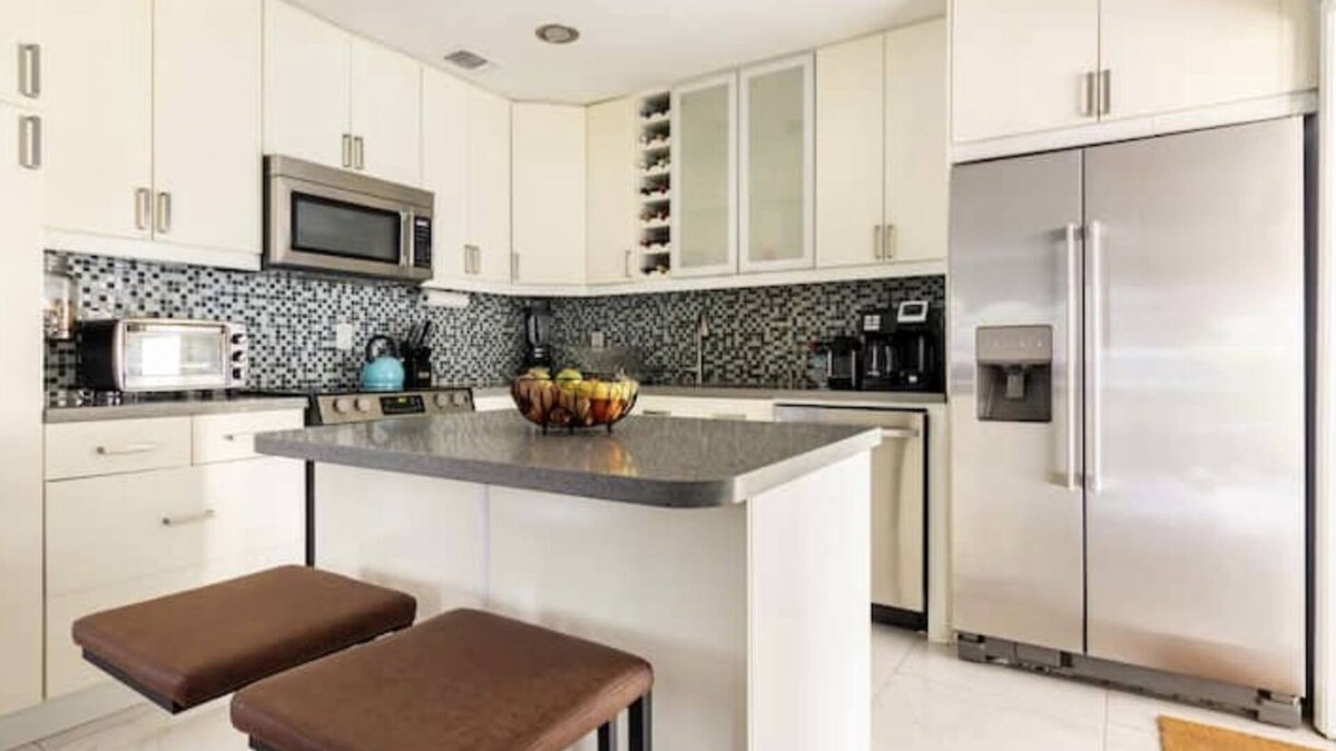 Coconut Grove House | Modern, clean, spacious private bedroom in centrally located quiet neighborhood