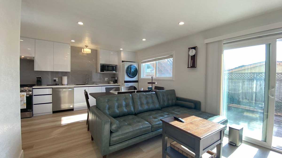 Sharp Park Apartment | Modern Coastal 2B1B Remodeled Walk to Pier Backyard Free Parking