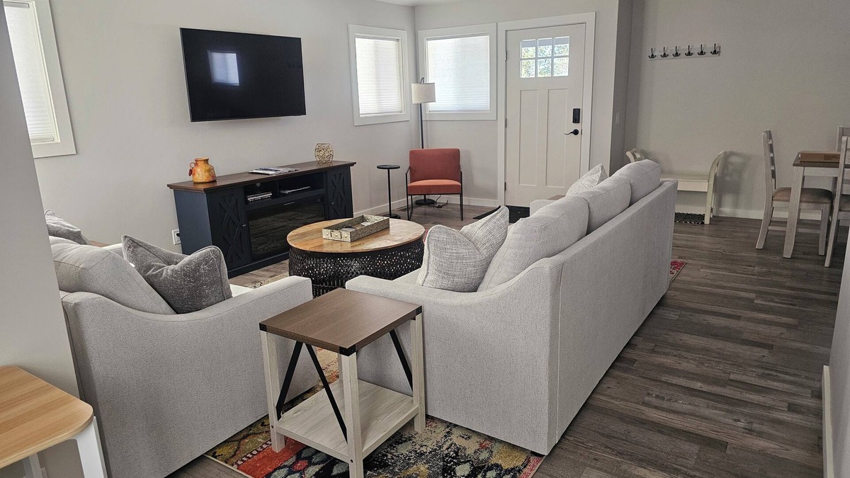 Victor House | Modern Comfort in Downtown Victor