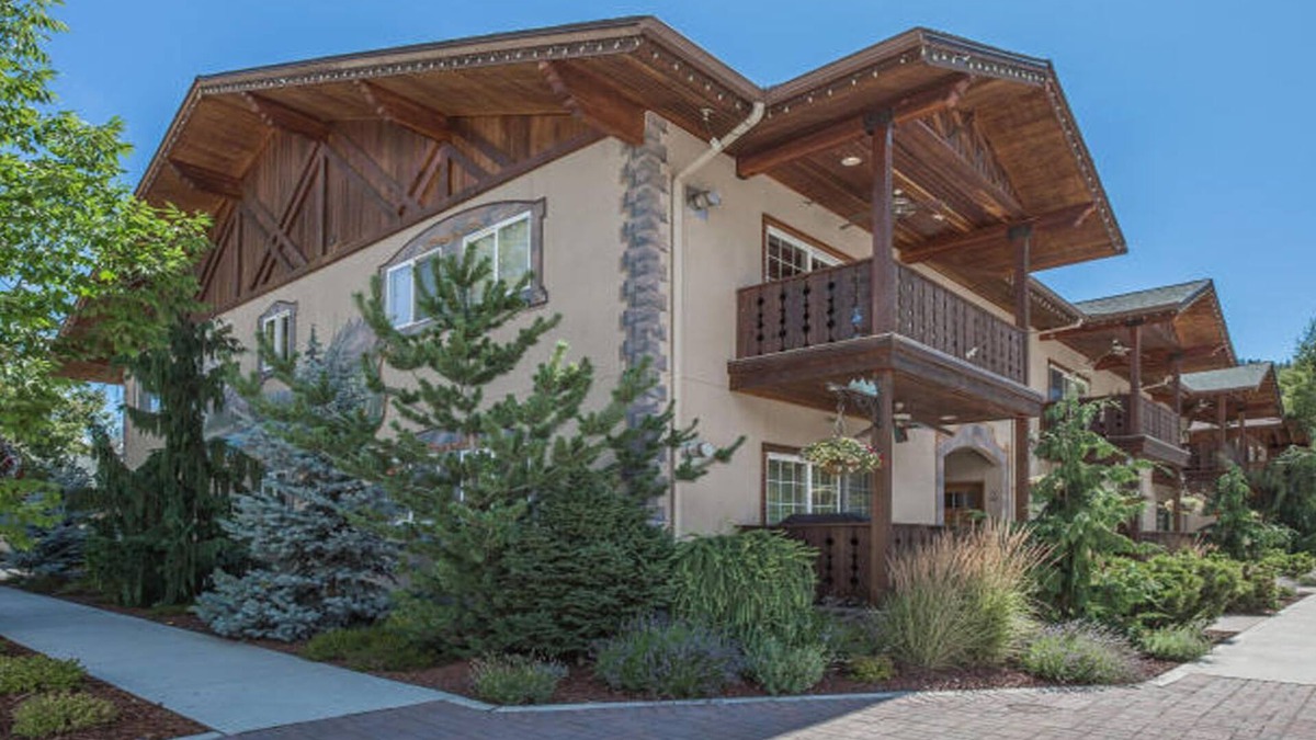 Leavenworth Condo | Modern Comfort in the Heart of Leavenworth! Park and walk to everything!