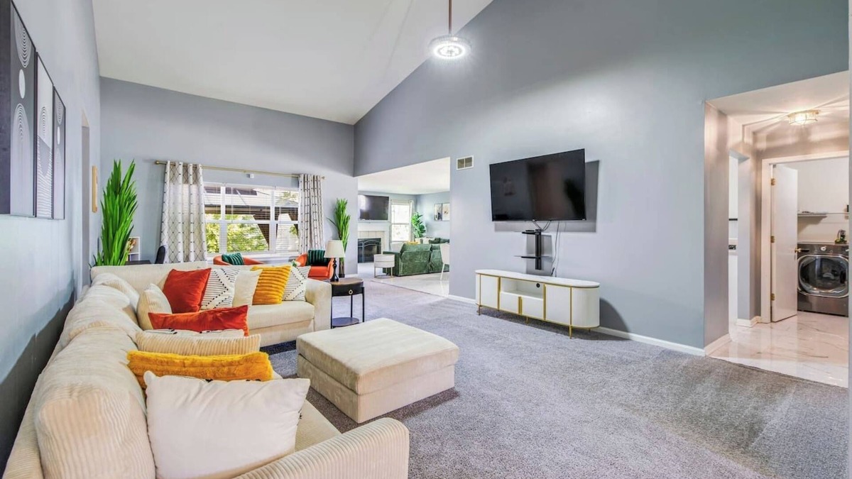 Afton Apartment | Modern Comfort Loves Park Stylish 3BR Getaway