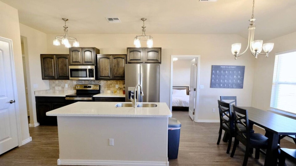 Altus House | Modern Comfort Near Altus AFB