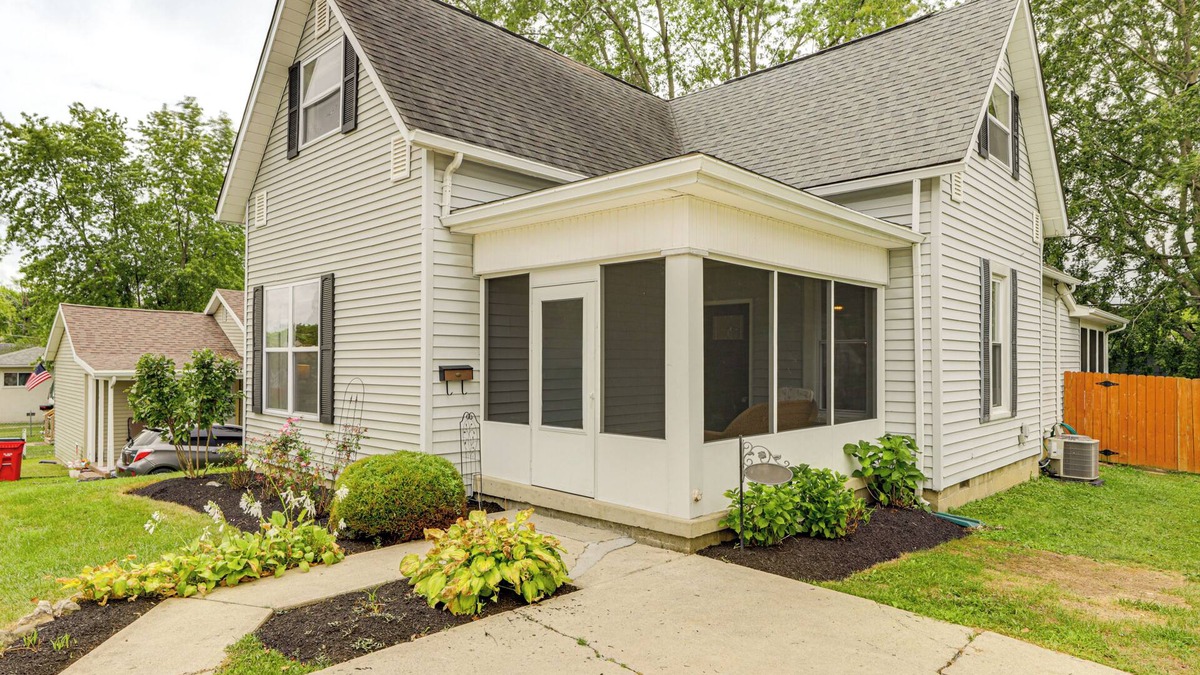 London House | Modern Comfort Near Columbus: Home w/Yard & Porch