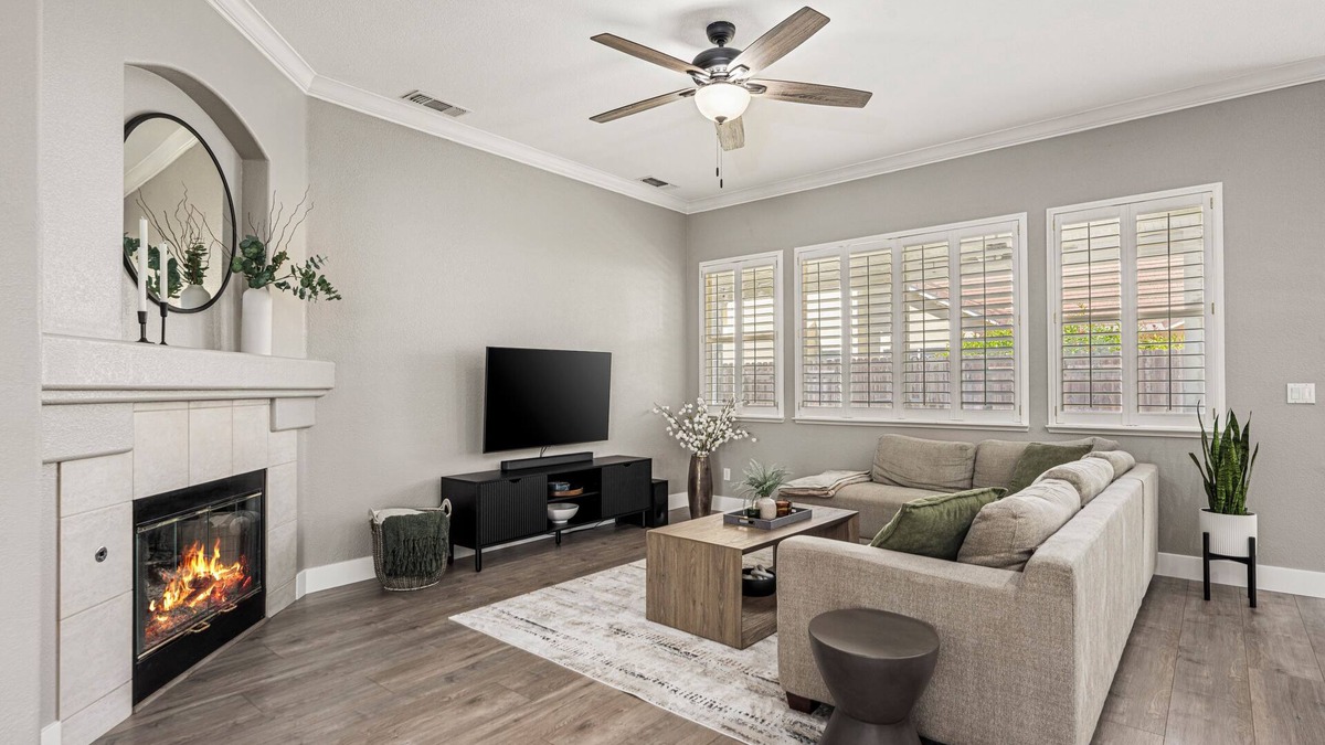 Lincoln House | Modern & Comfortable Lincoln Home with Luxury Master Bedroom
