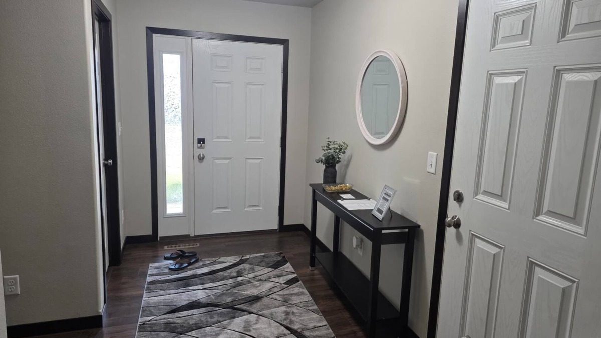 Fargo House | Modern Comfortable, spacious 4-bedroom building in lovely Fargo