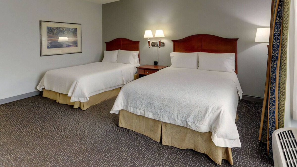 West Newton House | Modern & Comfortable Place! WiFi & Indoor Pool