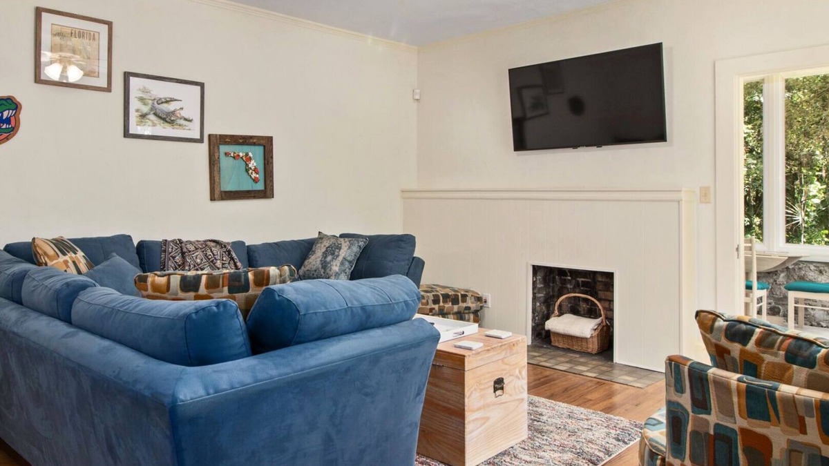 Gainesville House | Modern Comforts in a Vintage Home near U. F.