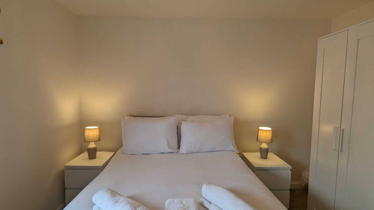 Mickleover House | Modern Comfy 3 Bed Home in Derby - Free 2 space driveway and free road parking